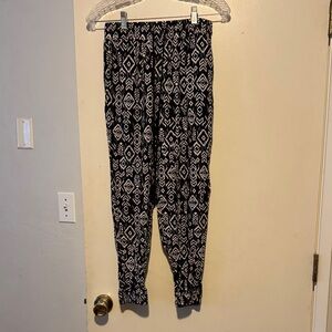 Forever 21 Black and White Patterned Pants